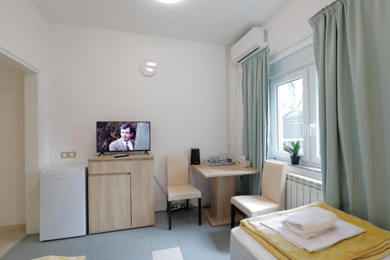 AVIATOR APARTMENTS NIKOLA TESLA Belgrade Surčin Exterior foto